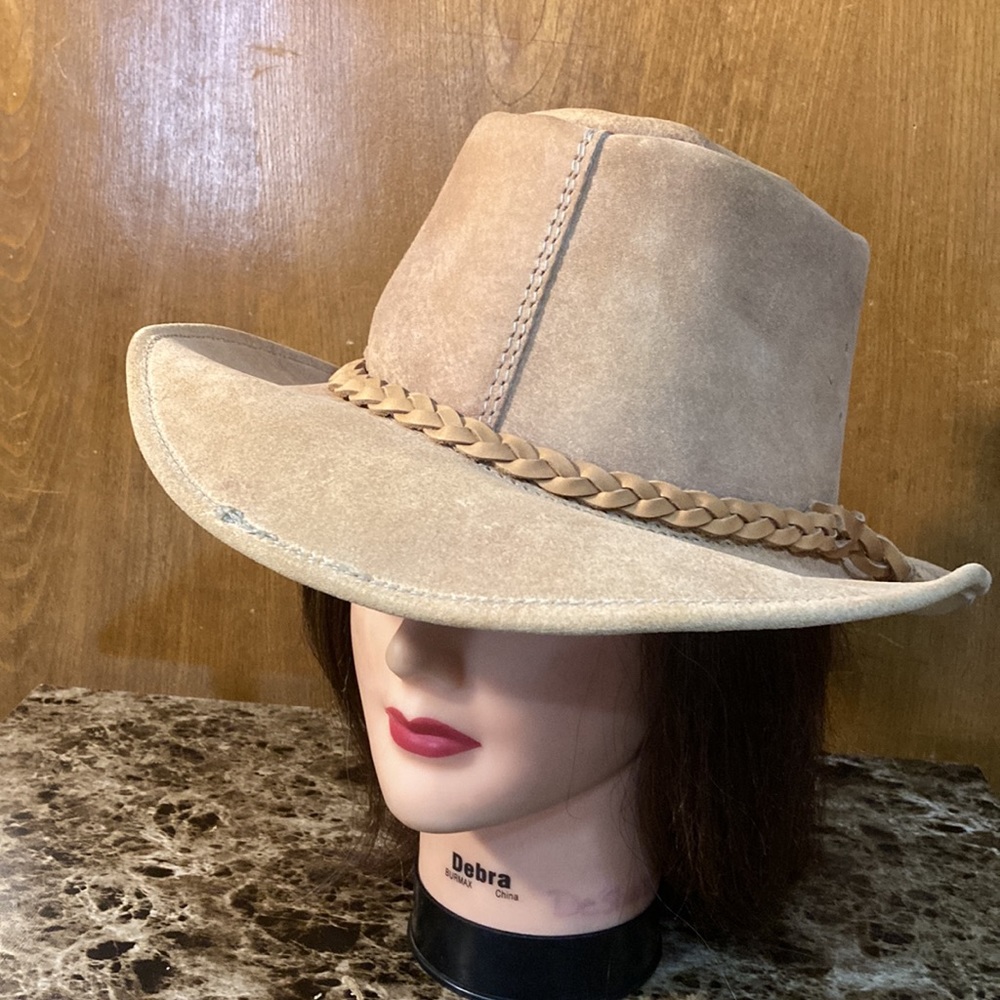 SMALL BLANCTETE LEATHER PTY. LTD. FARRELL FLAT, S.A MADE IN SOUTH AUSTRALIA